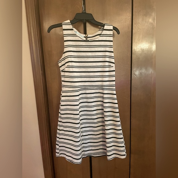 Medium Maurice’s black and white striped dress. A frame and flattering w pockets - Picture 1 of 6